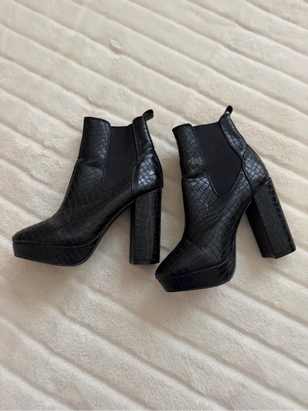 Shoe dazzle - Cleora Black Croc Platform Heeled Boots